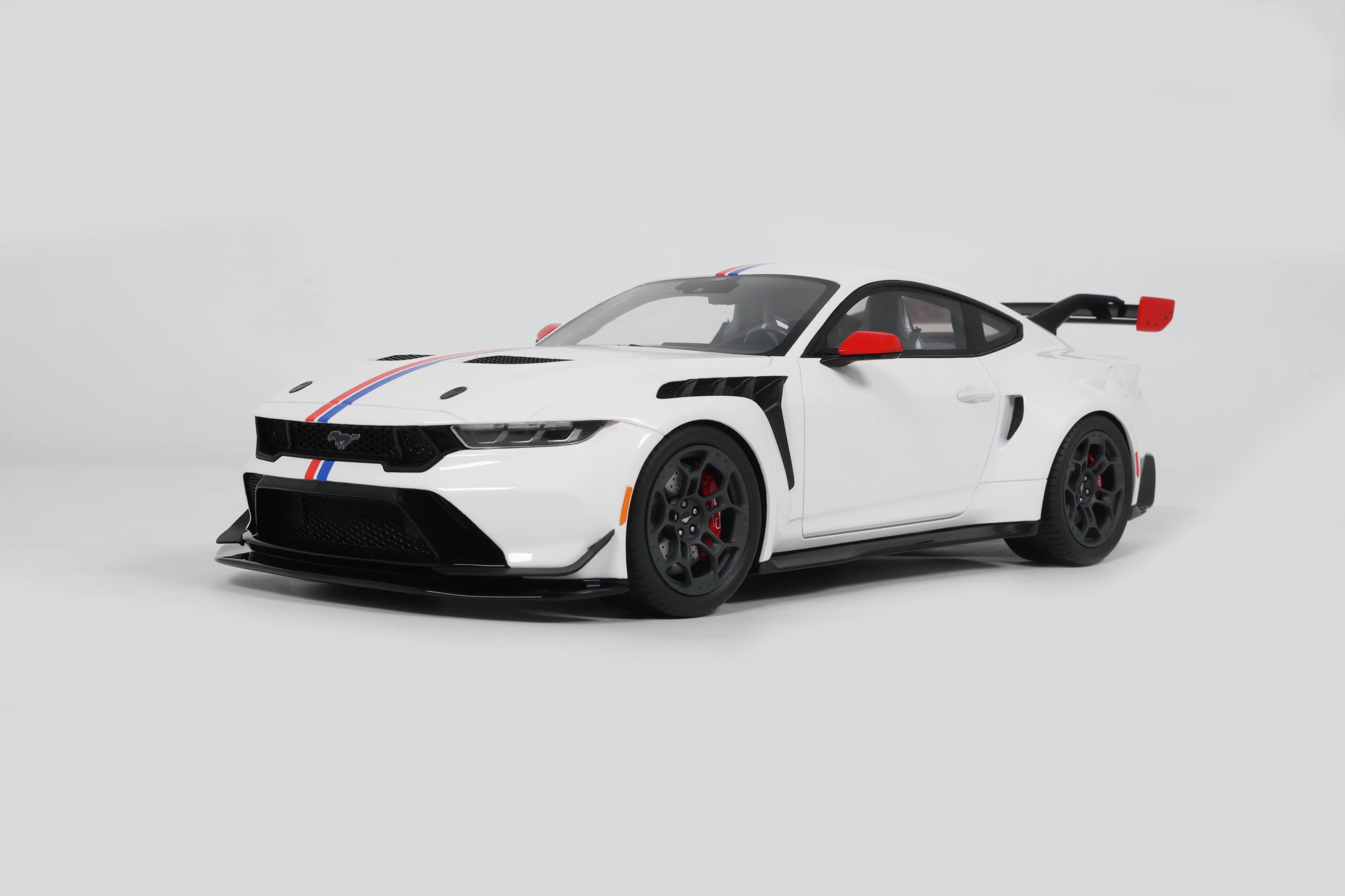 GT Spirit 1:18 Ford Mustang GTD "Spirit of America" Performance White 2025 - Resin Model