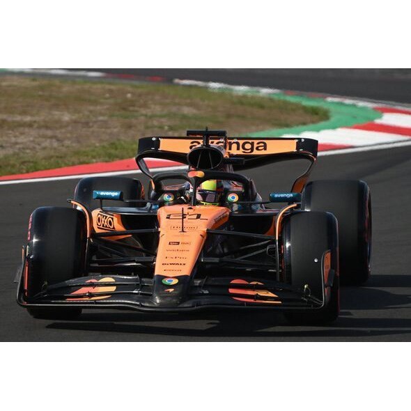 Minichamps 1:64 McLaren F1 MCL39 – Oscar Piastri – China GP 2025 - Diecast Model