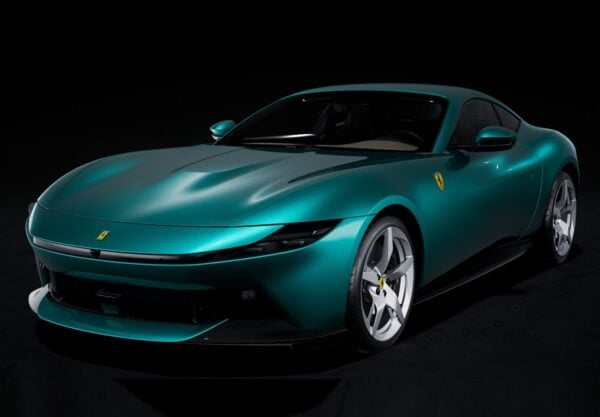 BBR - 1:18 Ferrari Amalfi 2024 Verde Costiera - Limited Edition Resin Model (With Showcase)
