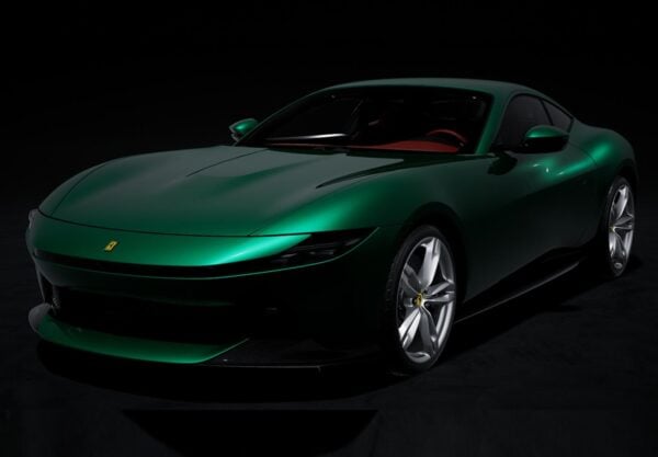 BBR - 1:18 Ferrari Amalfi 2024 Verde Nurburgring - Limited Edition Resin Model (With Showcase)