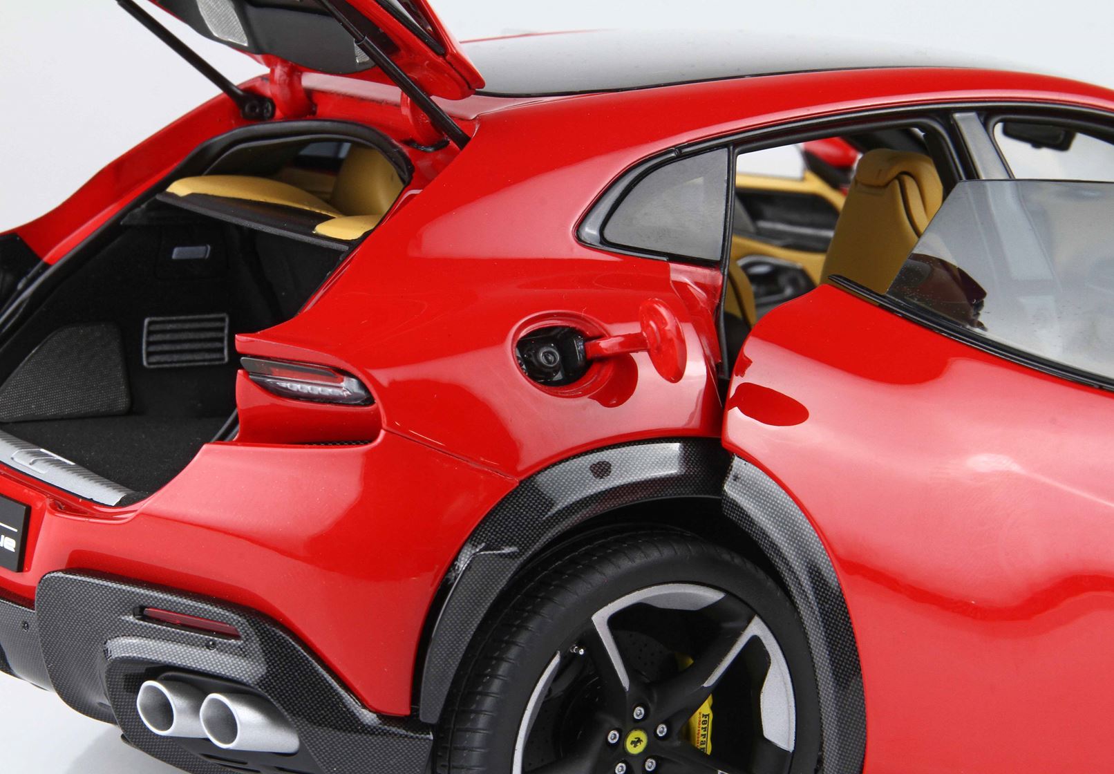 BBR 1:18 Ferrari Purosangue Panoramic Roof Rosso Corsa - Luxury Pack - Full Openings - Diecast Model with Showcase