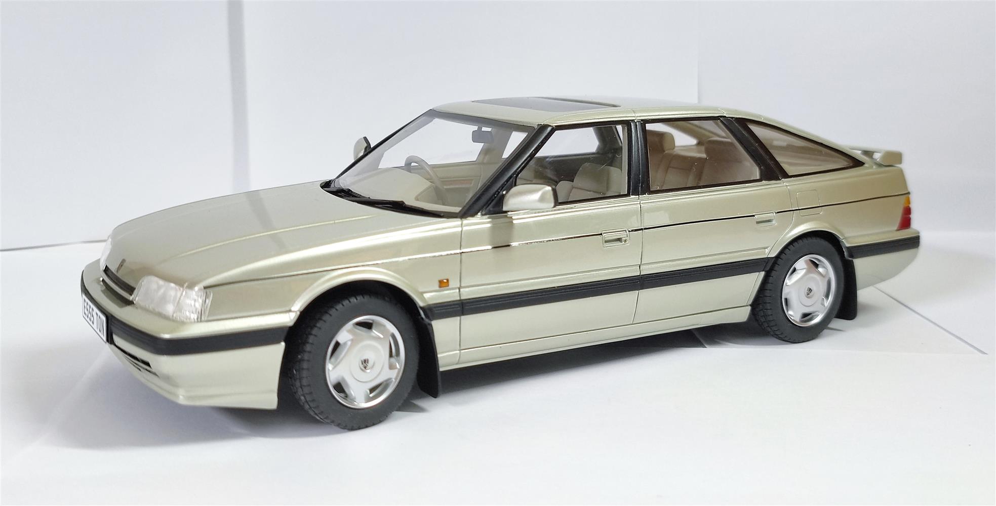 Cult Scale 1:18 Rover 827 Vitesse Pulsar Silver 1988-1989 - Resin Model