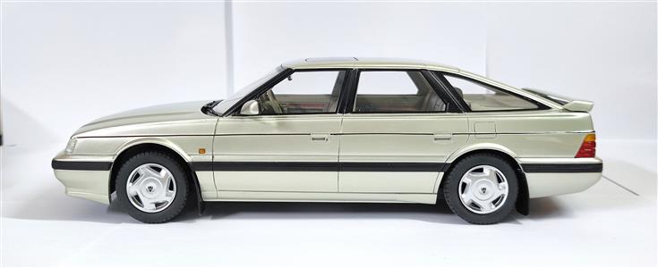 Cult Scale 1:18 Rover 827 Vitesse Pulsar Silver 1988-1989 - Resin Model