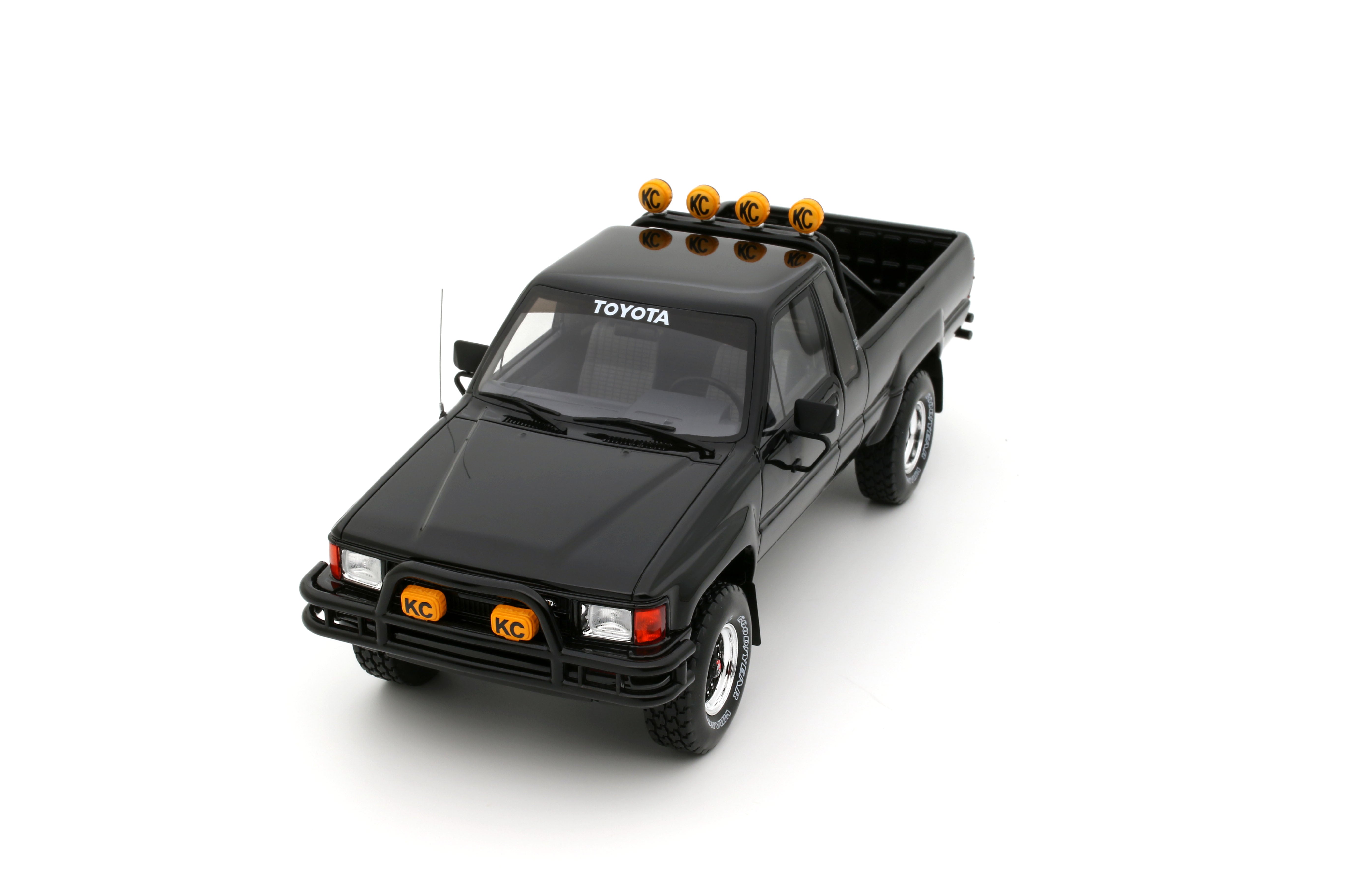 Otto Mobile 1:18 TOYOTA HILUX SR5 GLOSSY BLACK 202 1985