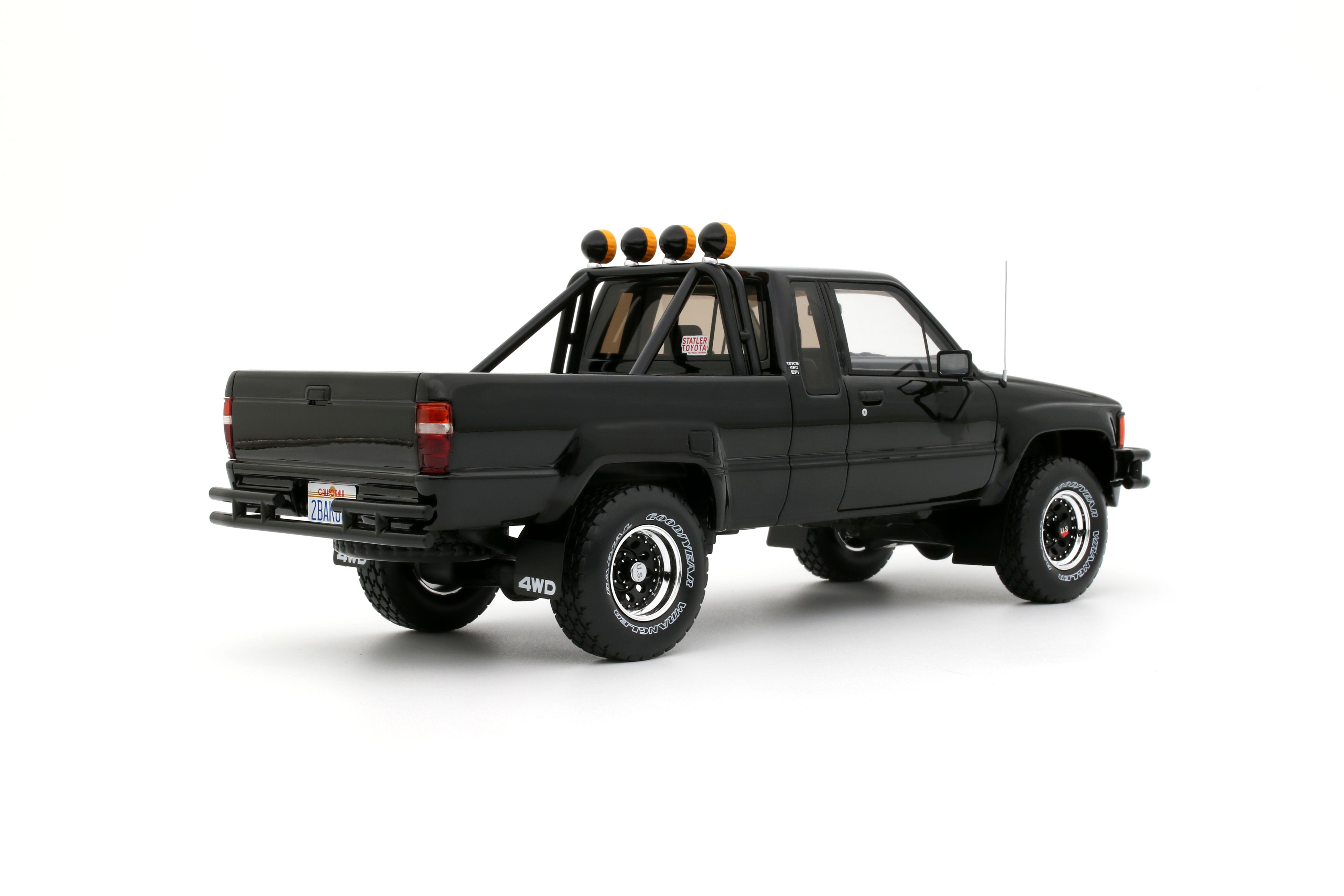 Otto Mobile 1:18 TOYOTA HILUX SR5 GLOSSY BLACK 202 1985