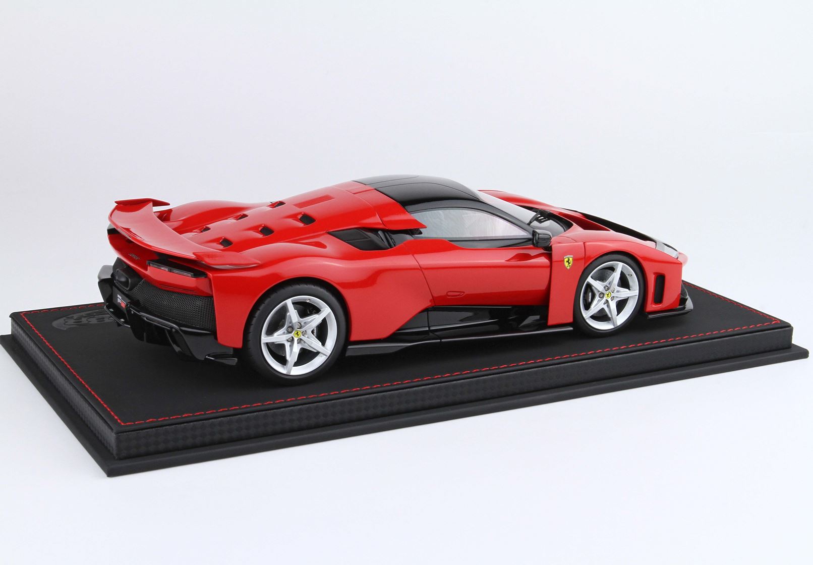BBR 1:18 Ferrari F80 - Rosso Corsa - Silver Wheels - Resin Model