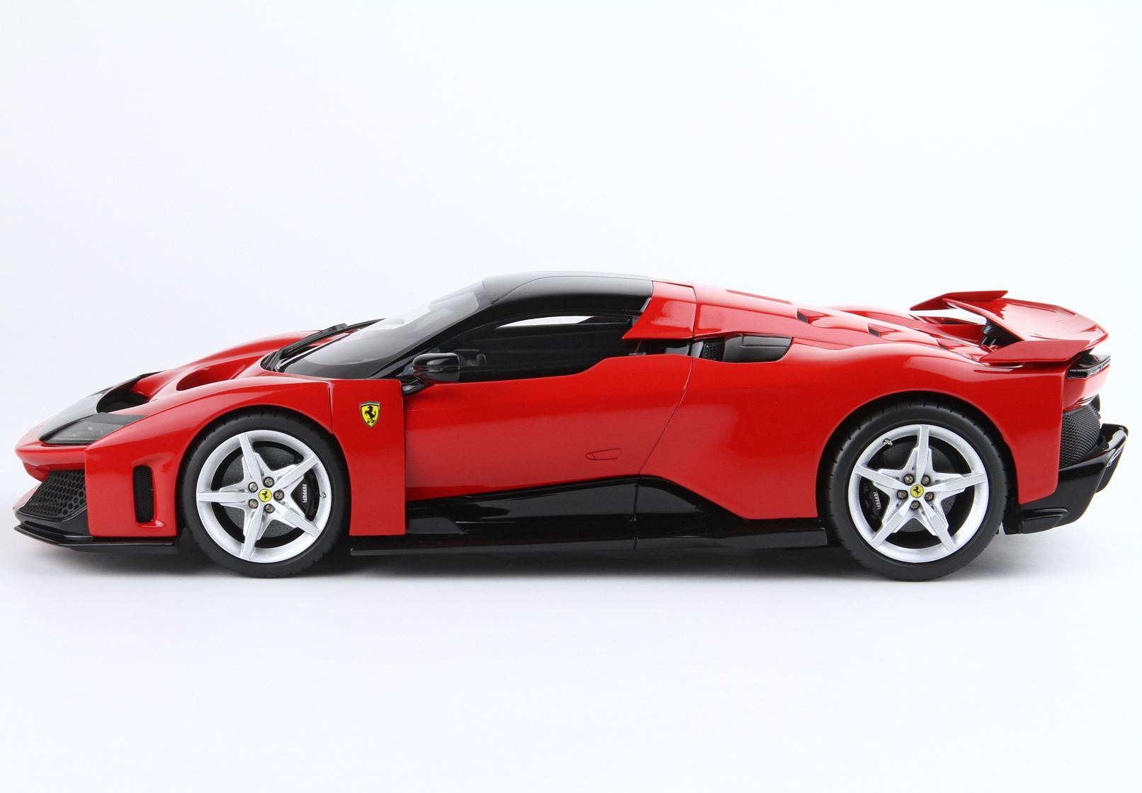 BBR 1:18 Ferrari F80 - Rosso Corsa - Silver Wheels - Resin Model