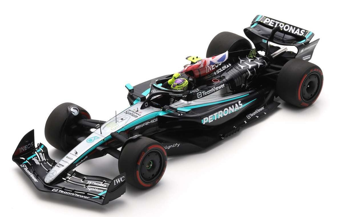 Spark 1:18 Mercedes-AMG Petronas W15 No.44 Lewis Hamilton Winner British GP 2024 With Flag - Resin Model