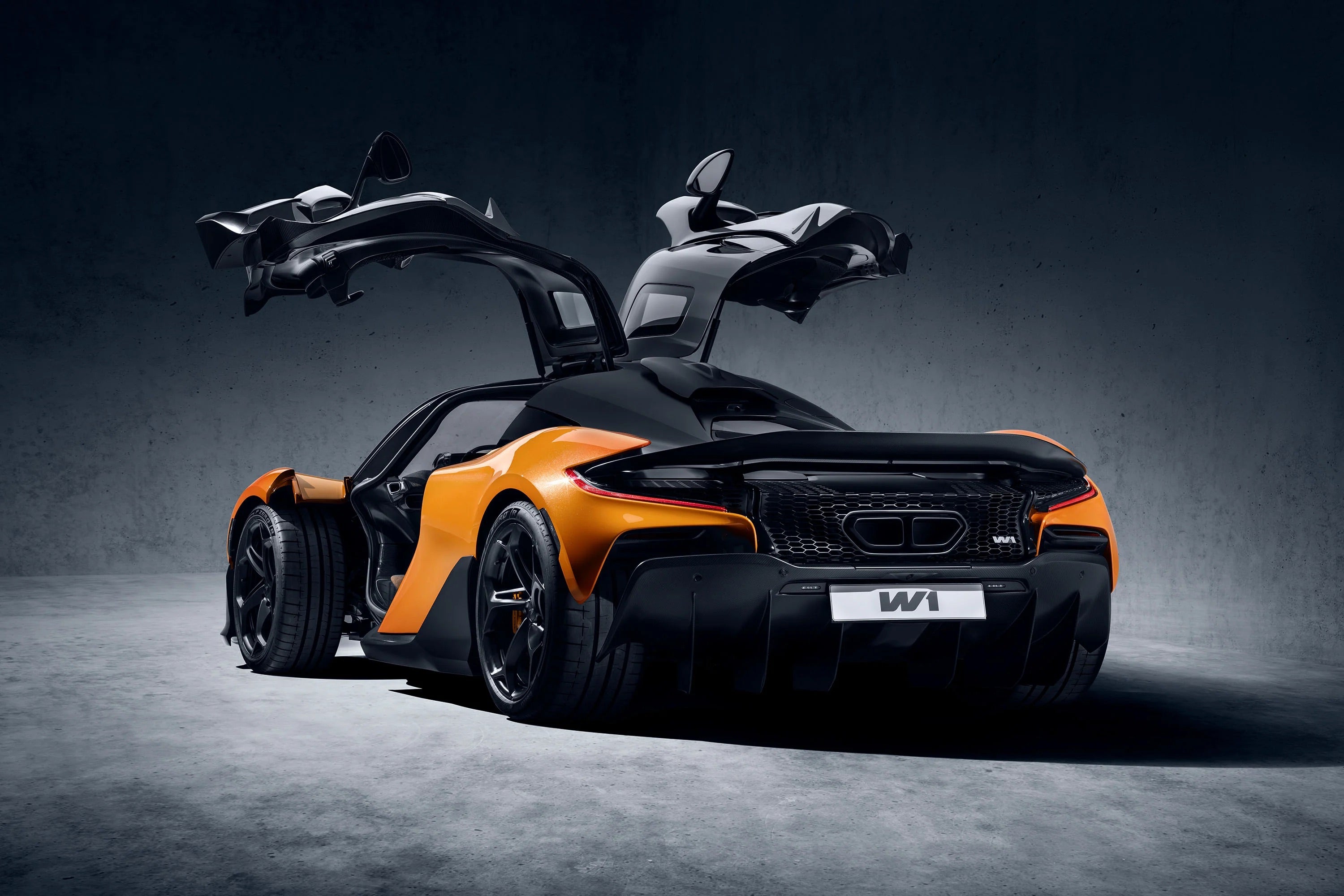 Amalgam 1:18 McLaren W1 Orange - Resin Model