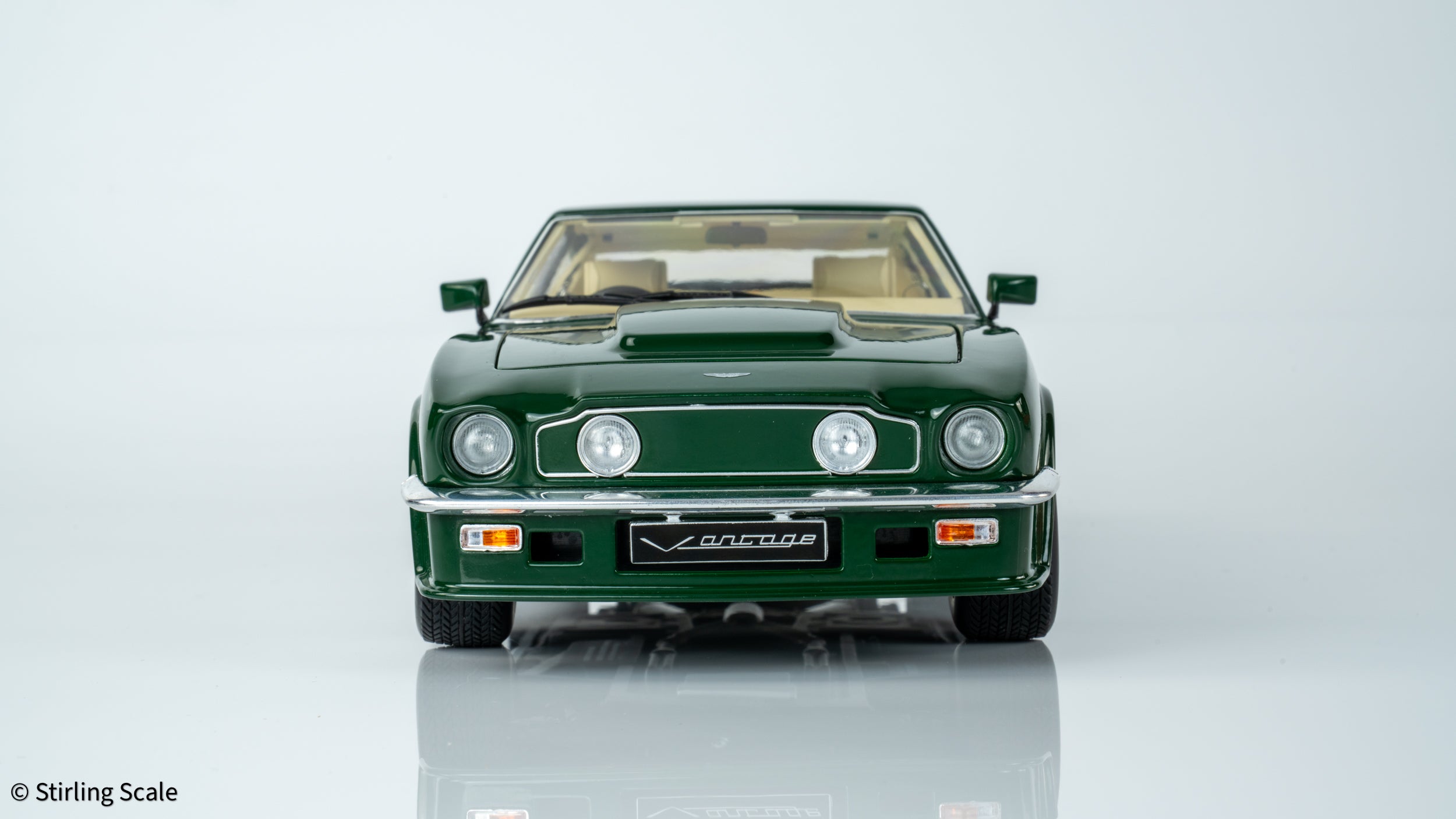 Stirling Scale 1:18 - Aston Martin V8 Vantage 1986 (X-Pack) - British Racing Green - Diecast Model Car