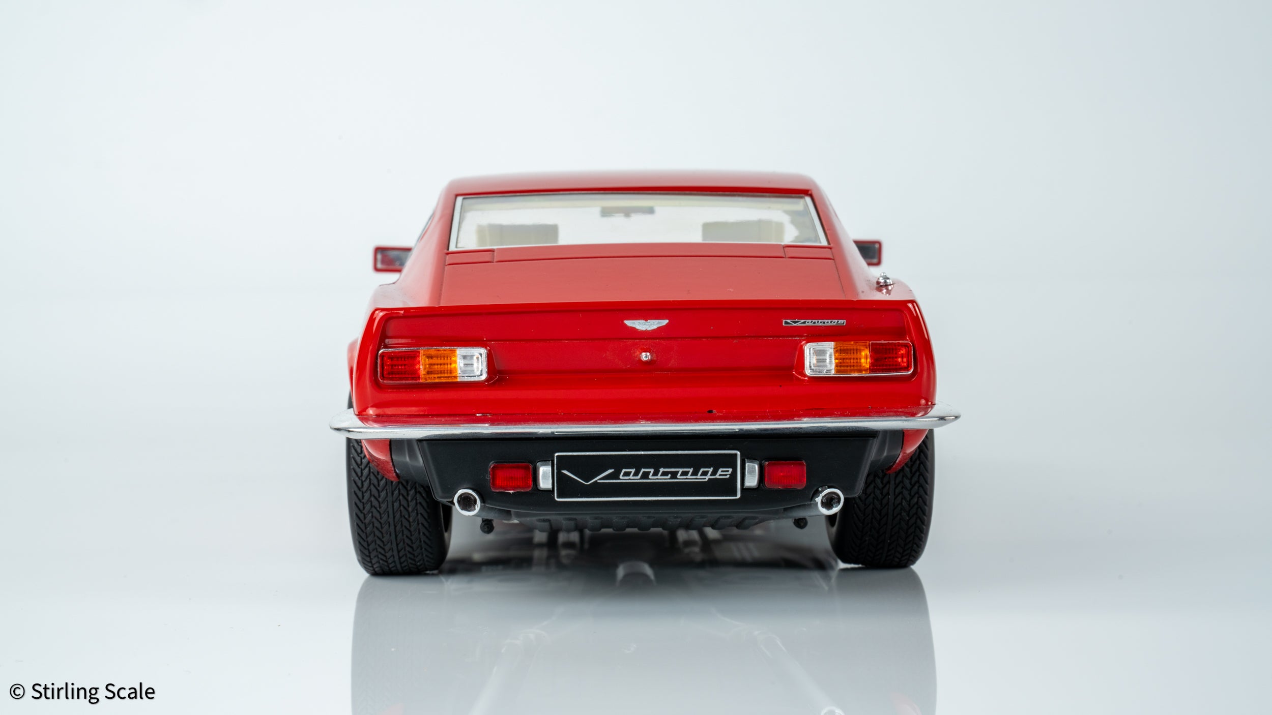 Stirling Scale 1:18 - Aston Martin V8 Vantage 1986 (X-Pack) - Suffolk Red - Diecast Model Car