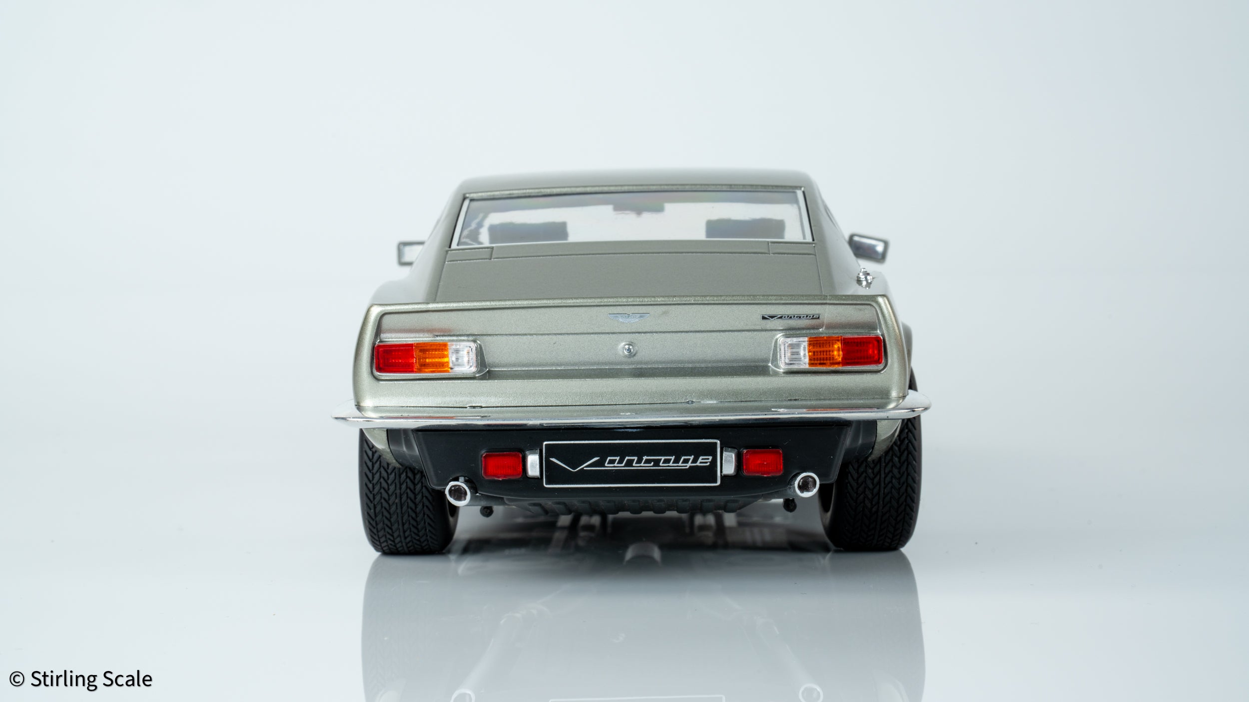 Stirling Scale 1:18 - Aston Martin V8 Vantage 1986 (X-Pack) - Birch Silver - Diecast Model Car