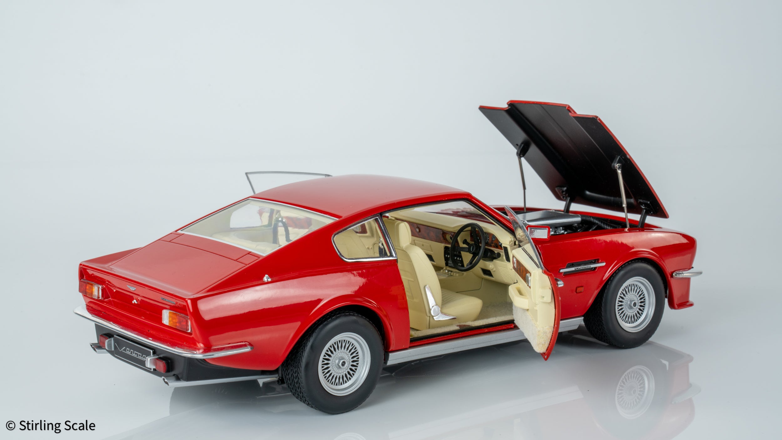 Stirling Scale 1:18 - Aston Martin V8 Vantage 1986 (X-Pack) - Suffolk Red - Diecast Model Car