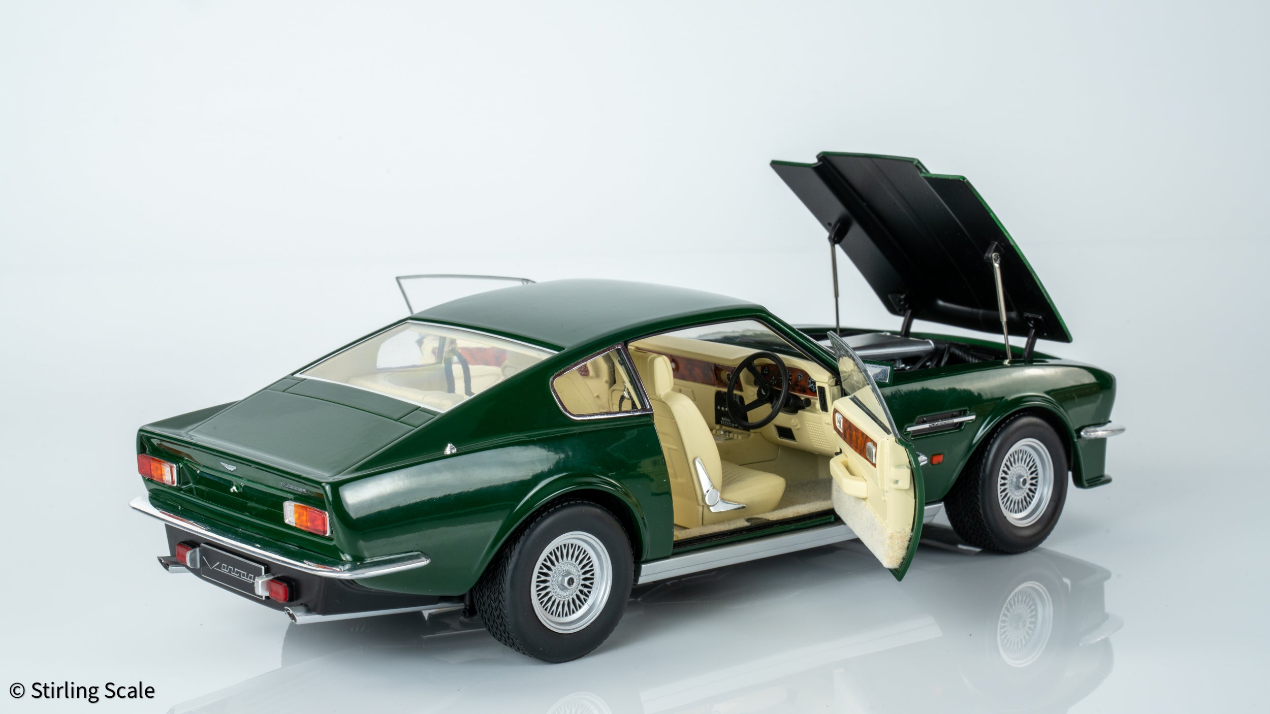 Stirling Scale 1:18 - Aston Martin V8 Vantage 1986 (X-Pack) - British Racing Green - Diecast Model Car