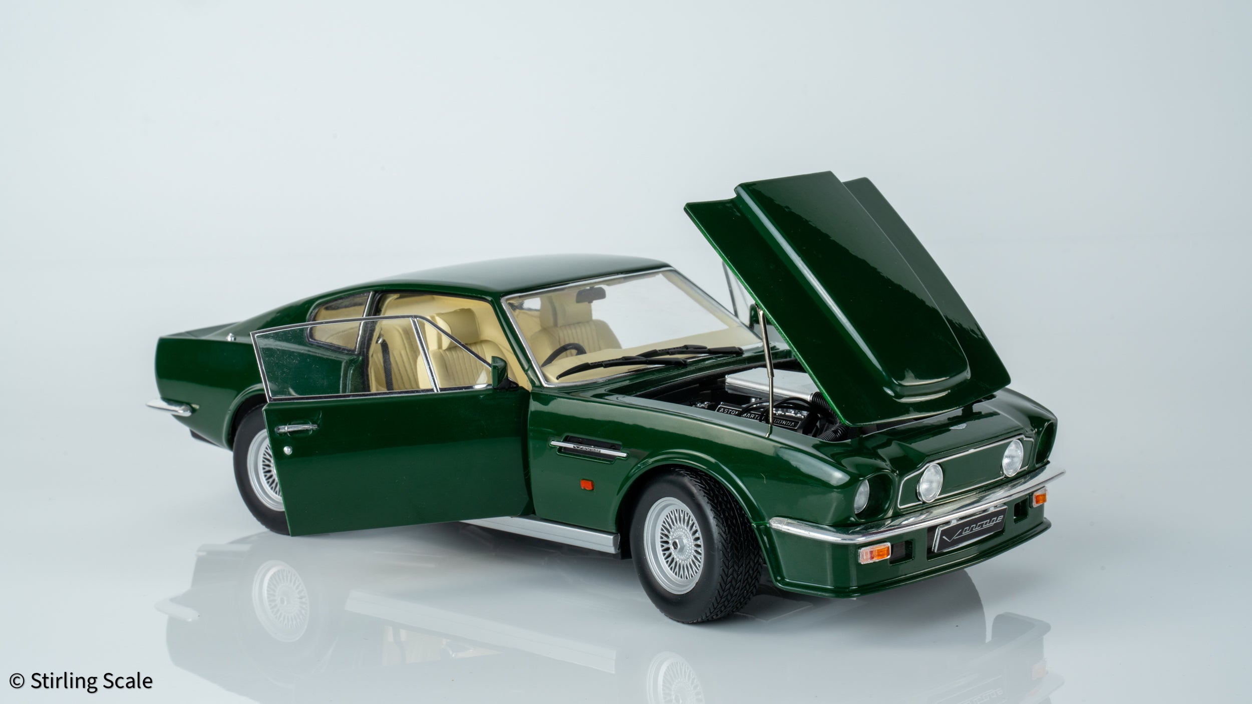 Stirling Scale 1:18 - Aston Martin V8 Vantage 1986 (X-Pack) - British Racing Green - Diecast Model Car