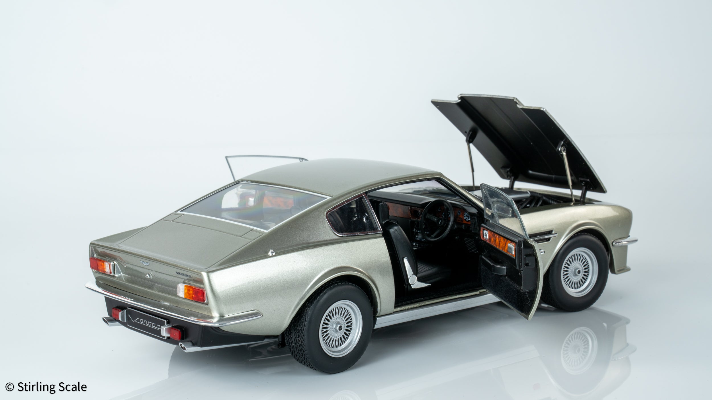 Stirling Scale 1:18 - Aston Martin V8 Vantage 1986 (X-Pack) - Birch Silver - Diecast Model Car