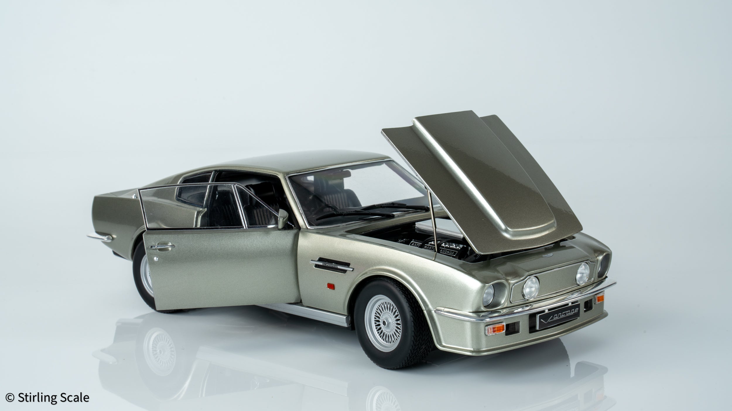Stirling Scale 1:18 - Aston Martin V8 Vantage 1986 (X-Pack) - Birch Silver - Diecast Model Car