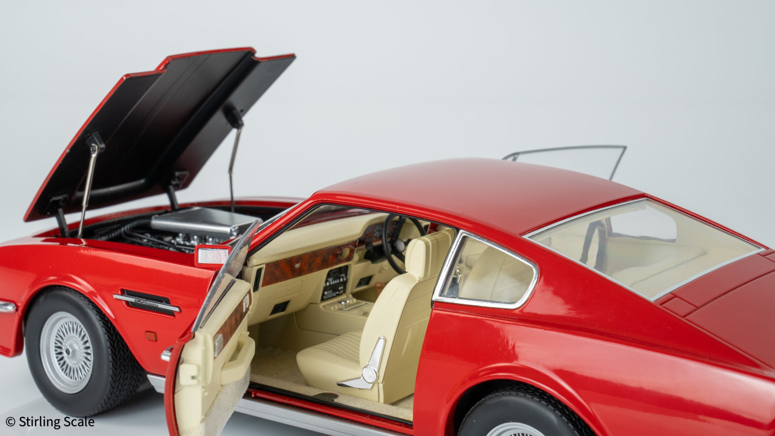 Stirling Scale 1:18 - Aston Martin V8 Vantage 1986 (X-Pack) - Suffolk Red - Diecast Model Car