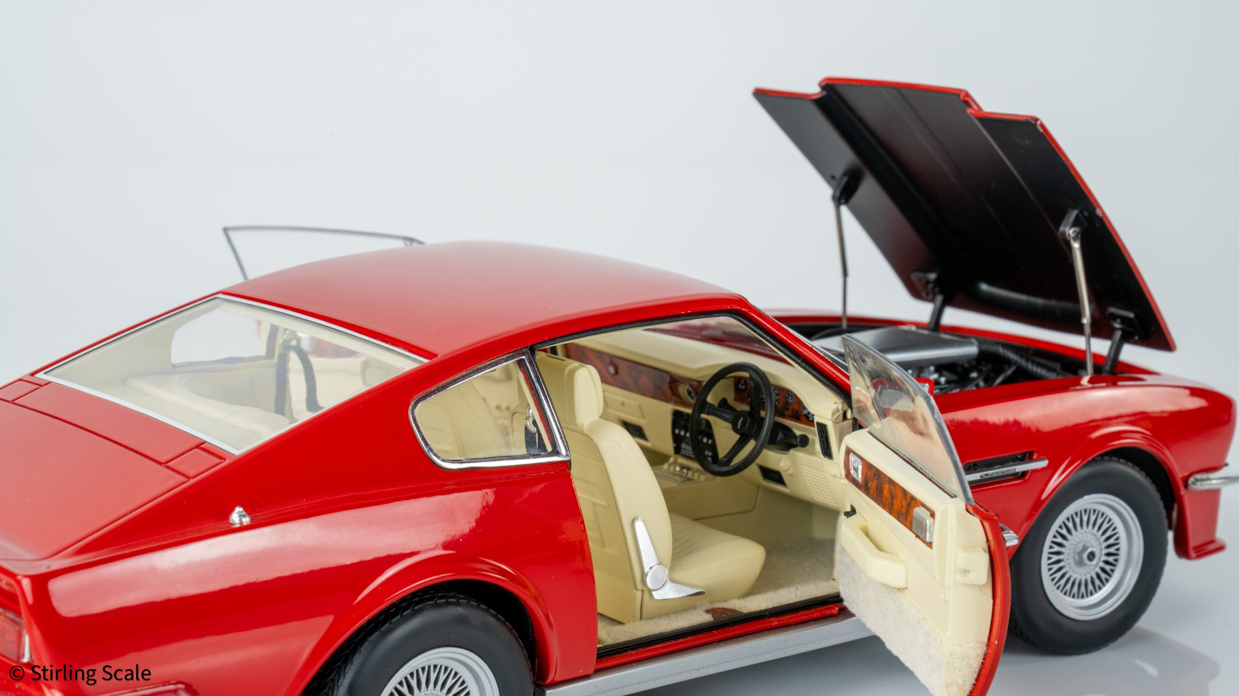 Stirling Scale 1:18 - Aston Martin V8 Vantage 1986 (X-Pack) - Suffolk Red - Diecast Model Car