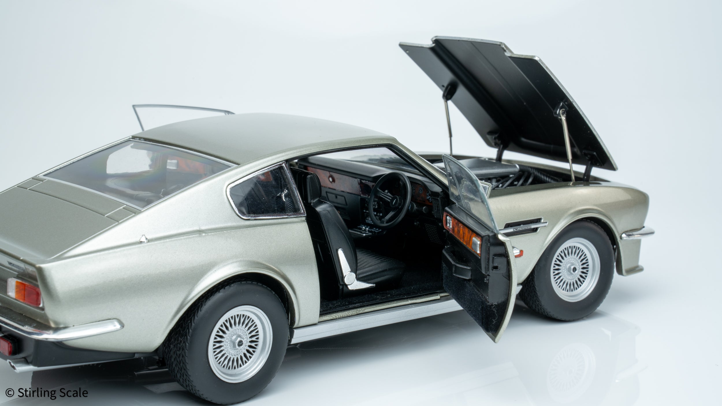 Stirling Scale 1:18 - Aston Martin V8 Vantage 1986 (X-Pack) - Birch Silver - Diecast Model Car