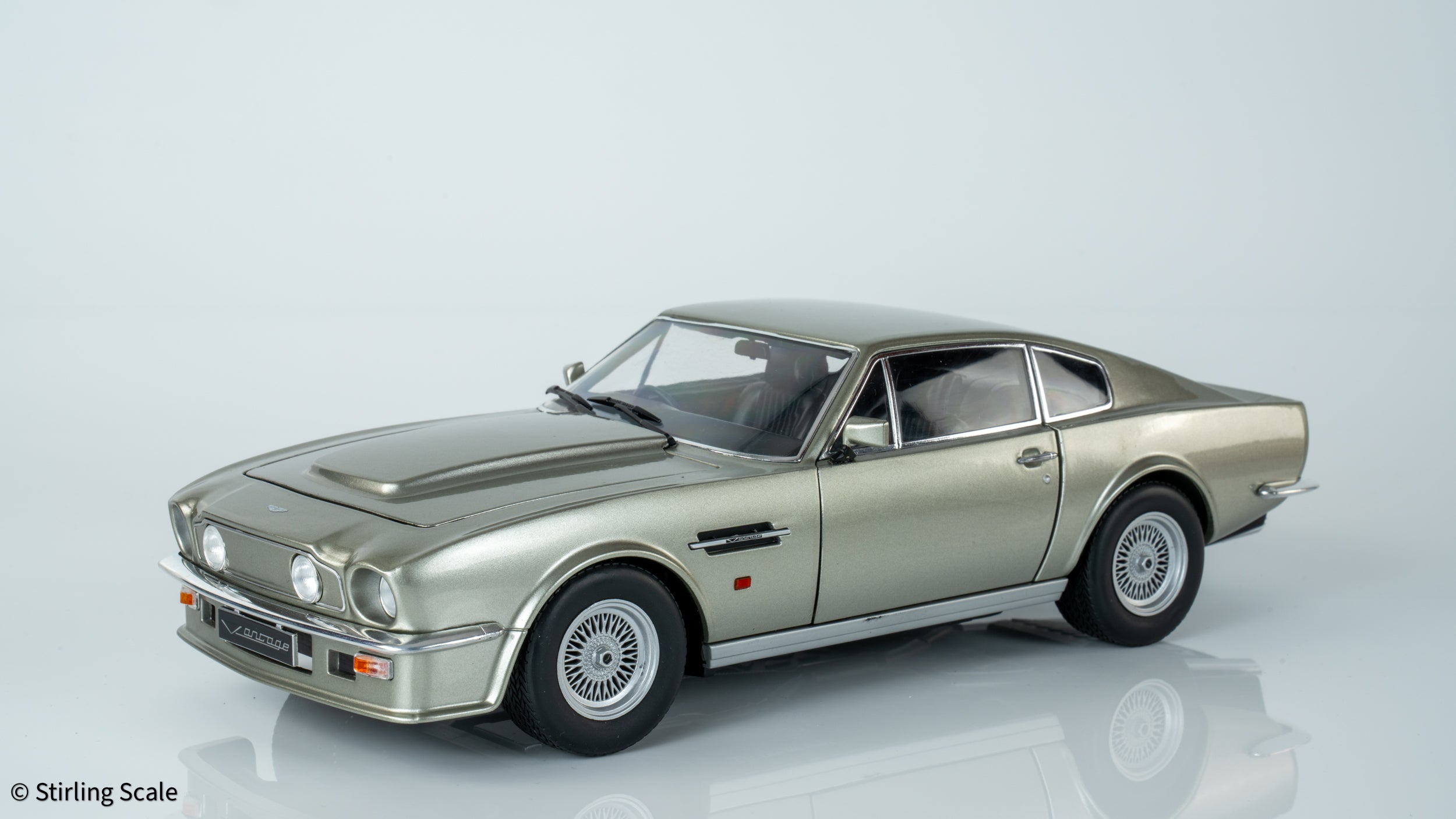 Stirling Scale 1:18 - Aston Martin V8 Vantage 1986 (X-Pack) - Birch Silver - Diecast Model Car