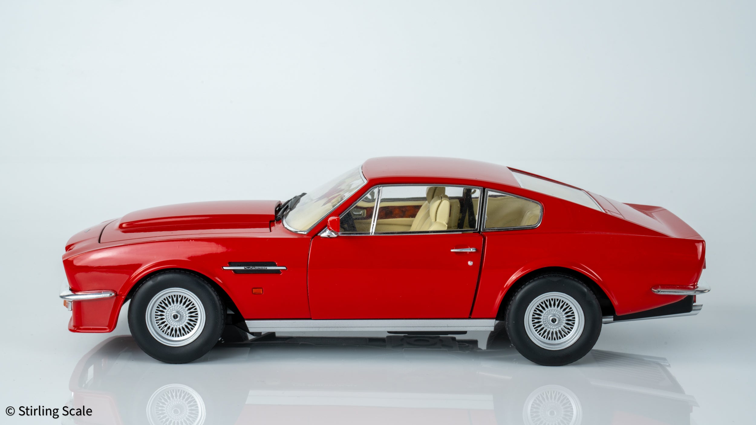 Stirling Scale 1:18 - Aston Martin V8 Vantage 1986 (X-Pack) - Suffolk Red - Diecast Model Car