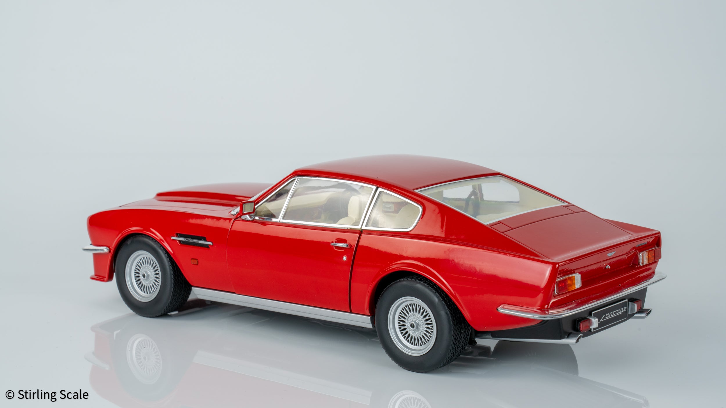 Stirling Scale 1:18 - Aston Martin V8 Vantage 1986 (X-Pack) - Suffolk Red - Diecast Model Car