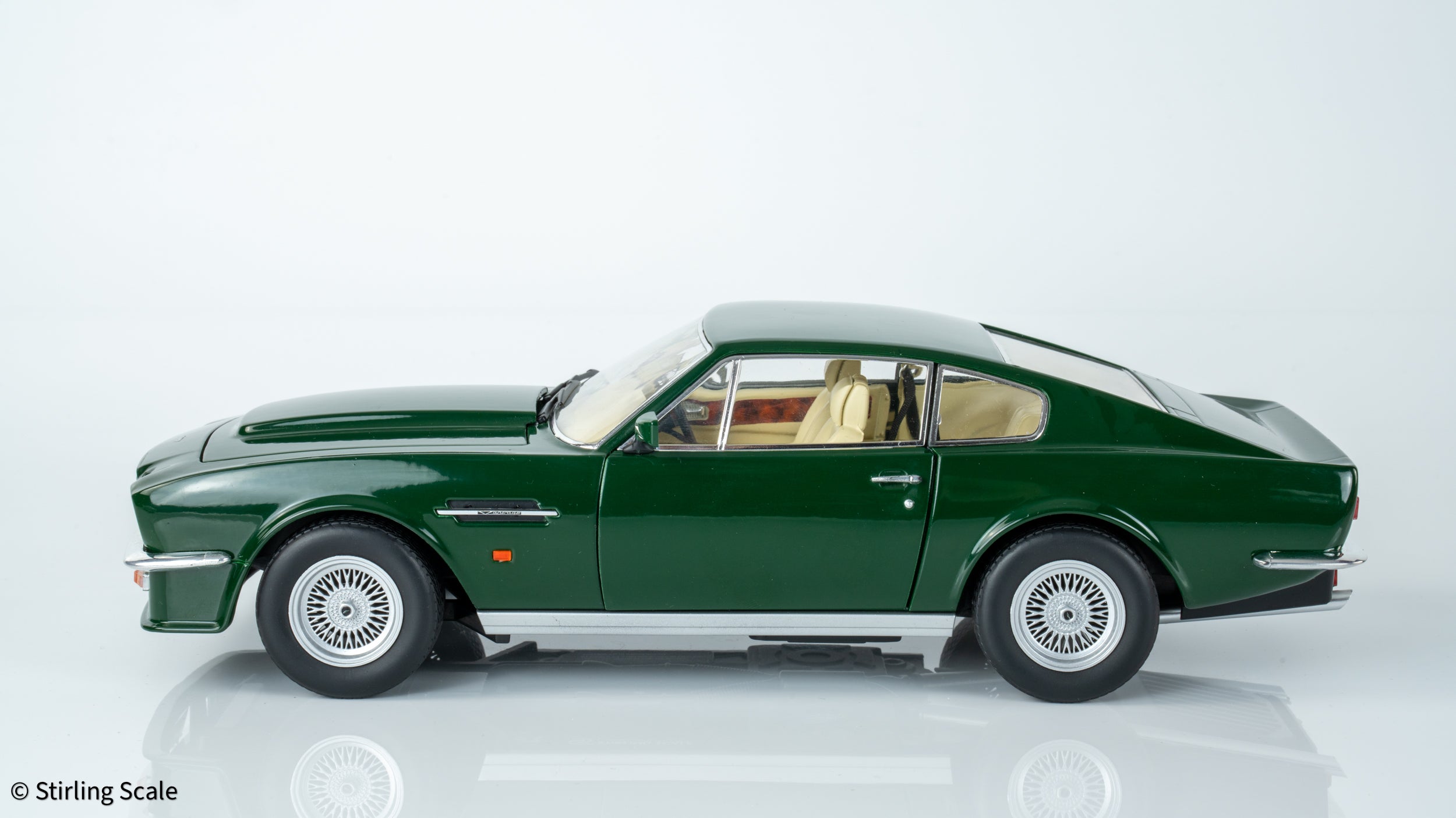 Stirling Scale 1:18 - Aston Martin V8 Vantage 1986 (X-Pack) - British Racing Green - Diecast Model Car