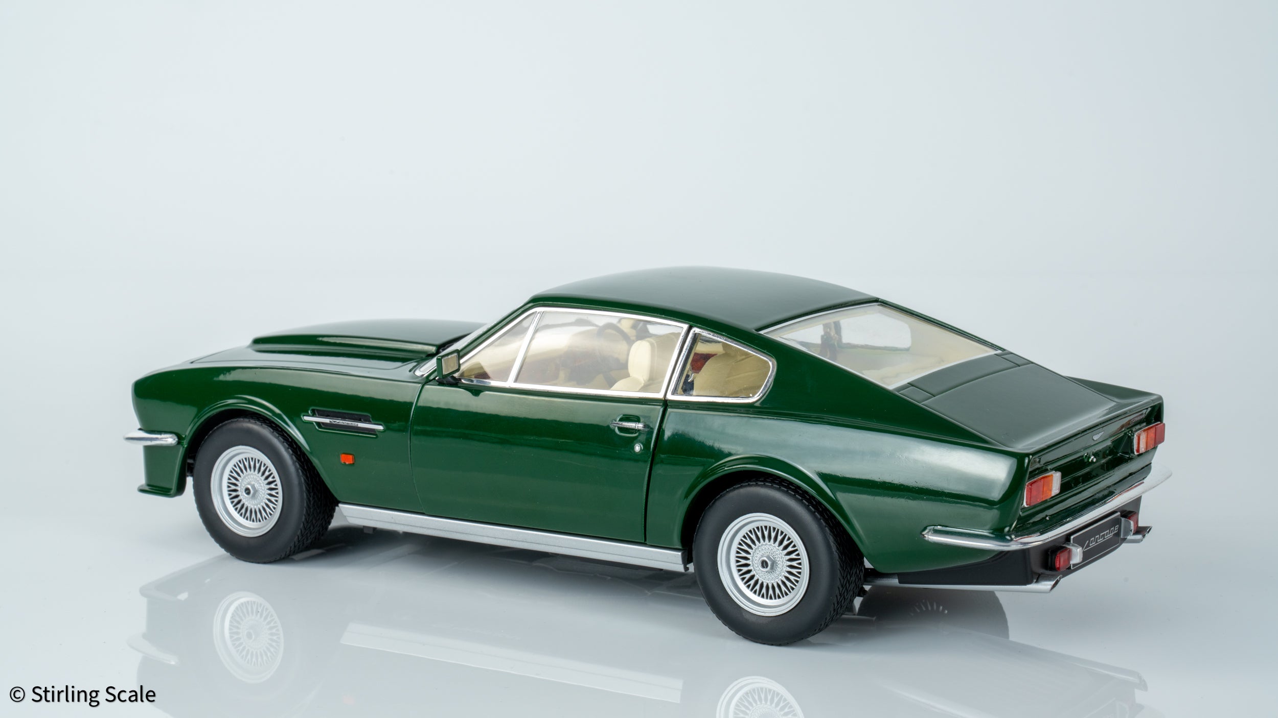Stirling Scale 1:18 - Aston Martin V8 Vantage 1986 (X-Pack) - British Racing Green - Diecast Model Car