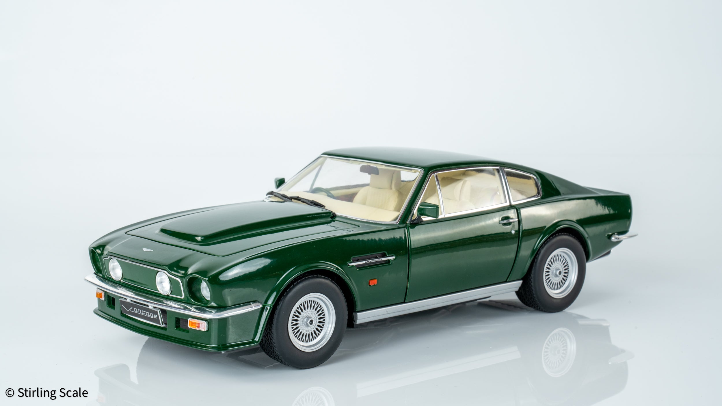 Stirling Scale 1:18 - Aston Martin V8 Vantage 1986 (X-Pack) - British Racing Green - Diecast Model Car