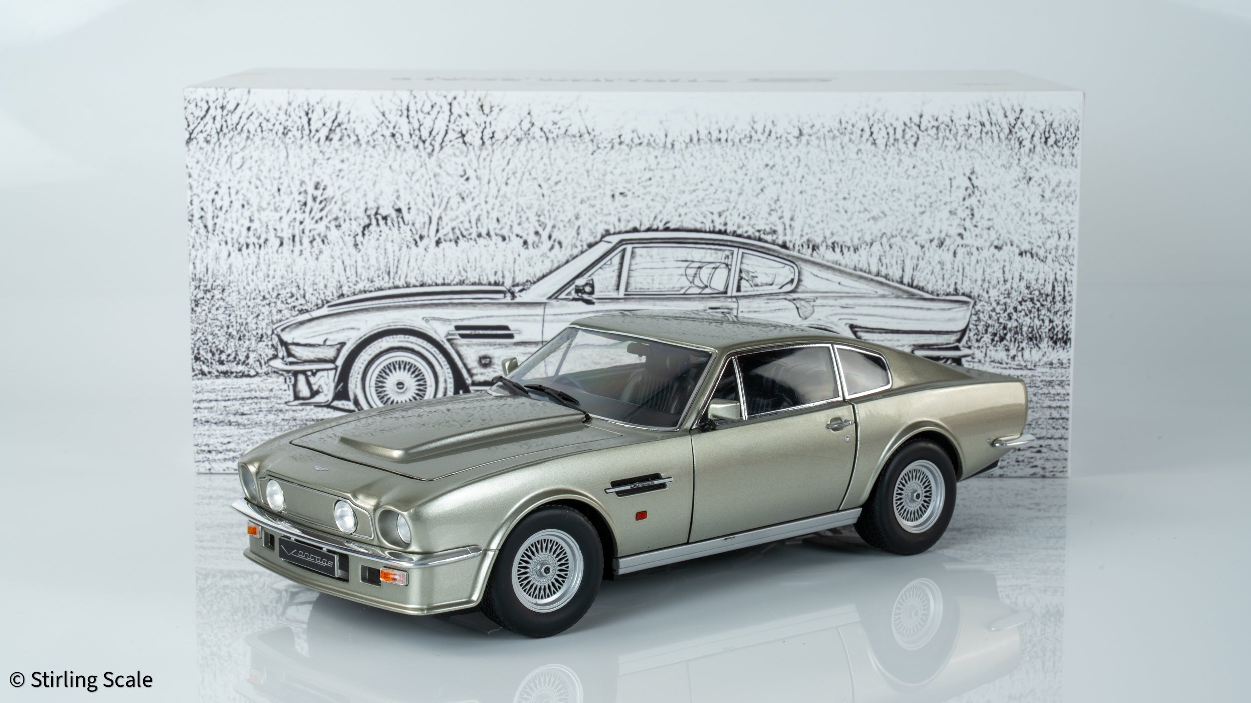 Stirling Scale 1:18 - Aston Martin V8 Vantage 1986 (X-Pack) - Birch Silver - Diecast Model Car