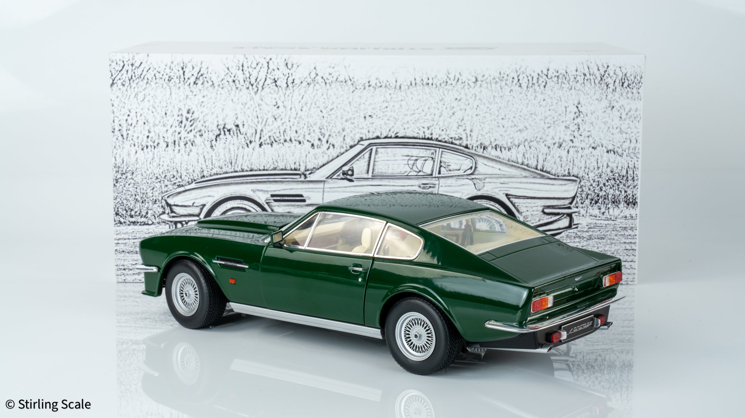 Stirling Scale 1:18 - Aston Martin V8 Vantage 1986 (X-Pack) - British Racing Green - Diecast Model Car
