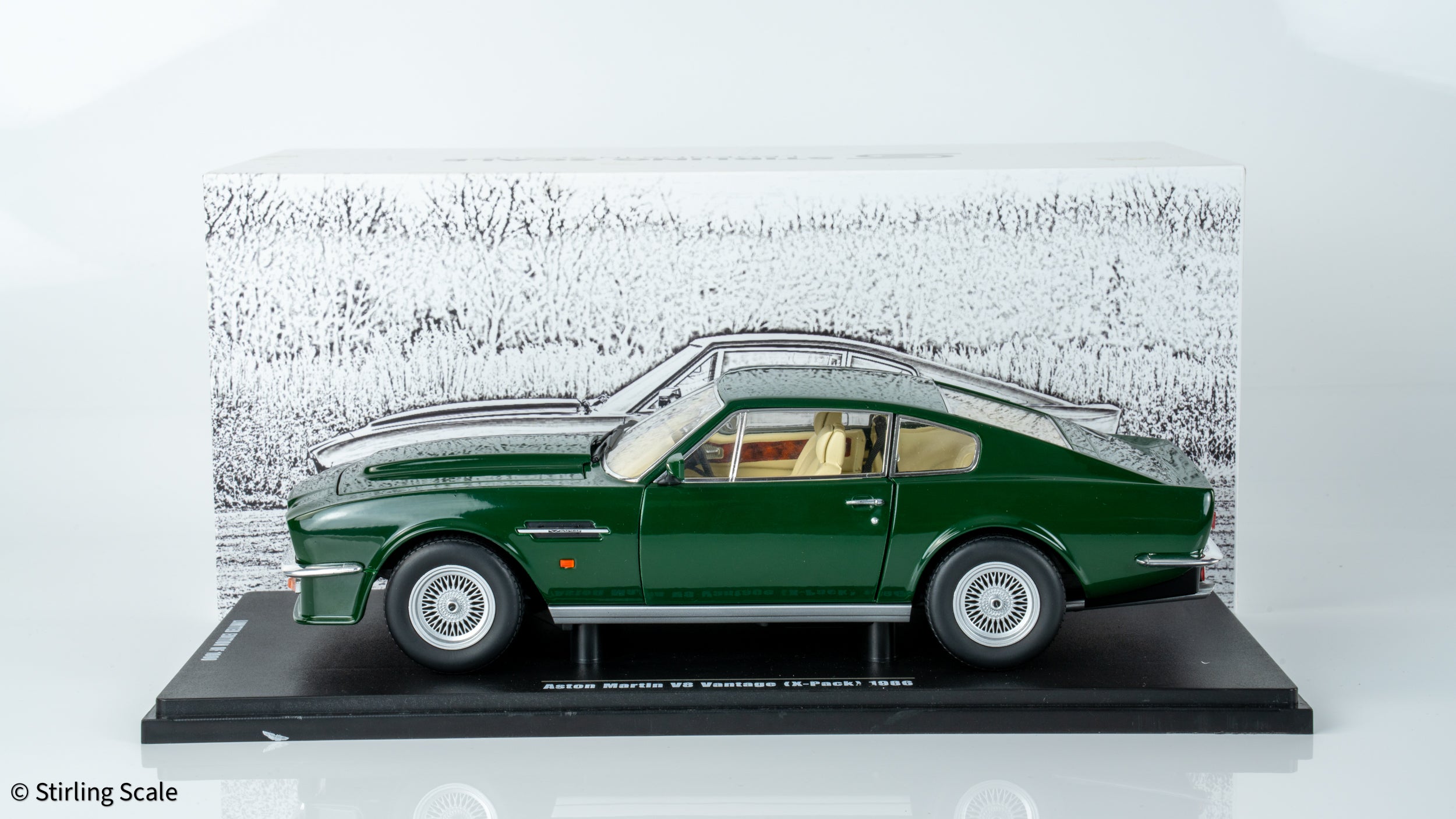 Stirling Scale 1:18 - Aston Martin V8 Vantage 1986 (X-Pack) - British Racing Green - Diecast Model Car