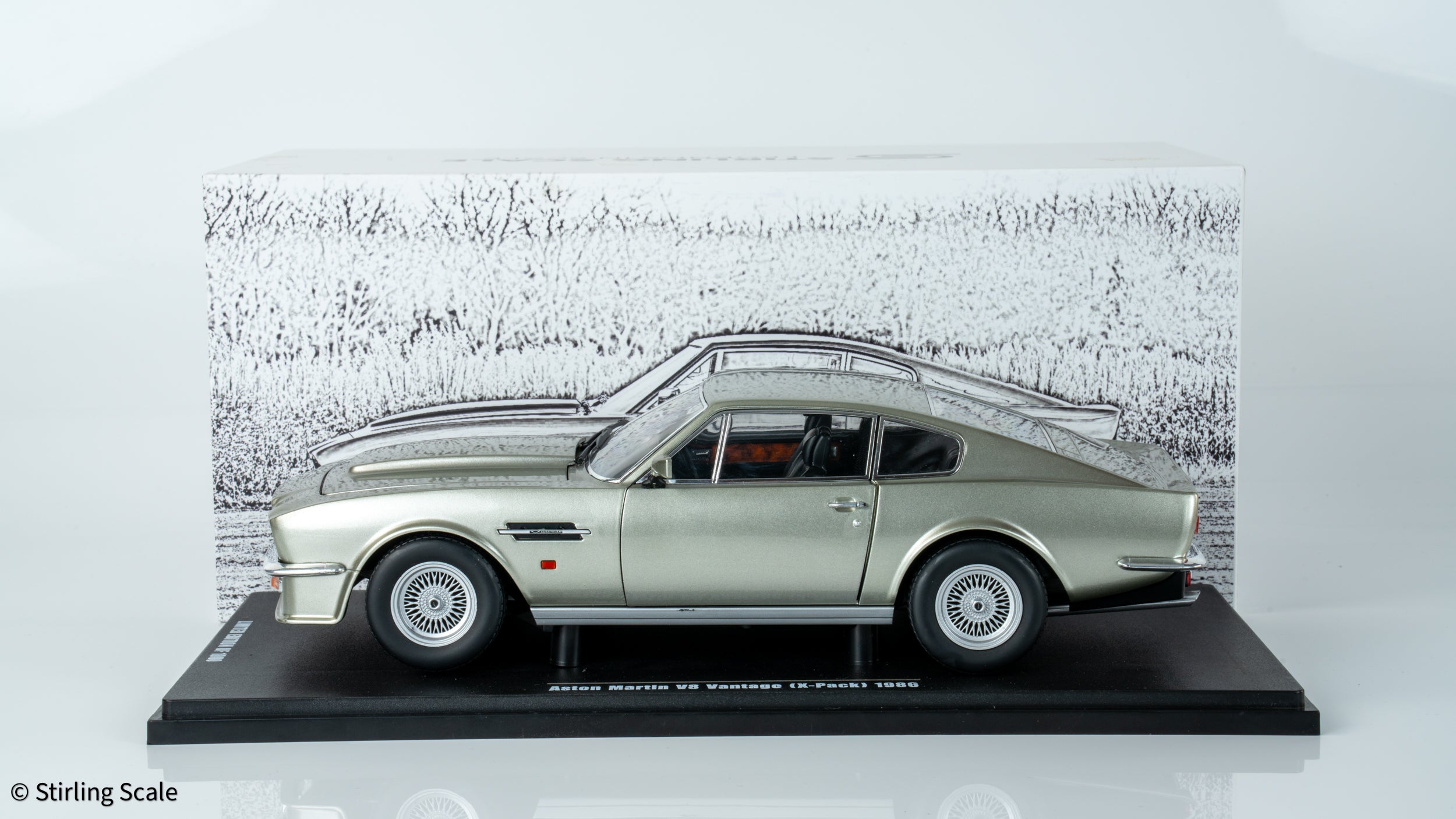Stirling Scale 1:18 - Aston Martin V8 Vantage 1986 (X-Pack) - Birch Silver - Diecast Model Car